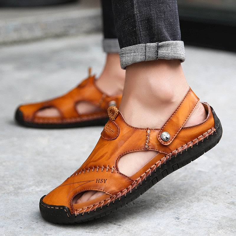 Lässige Sommer-Sandalen für Herren mit Ausschnitten