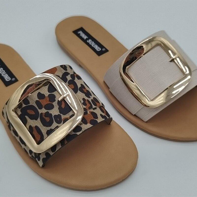 Sandales plates à enfiler avec boucle - leopard