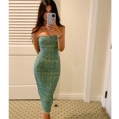 Trägerloses, figurbetontes Abendkleid