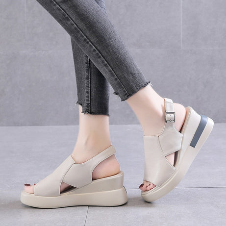 Orthopädische Keilsandalen