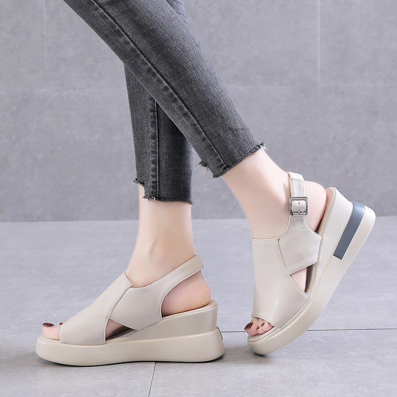 Orthopädische Keilsandalen