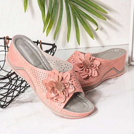 Blumengeflochtene Keilsandalen – atmungsaktiv – Übergröße