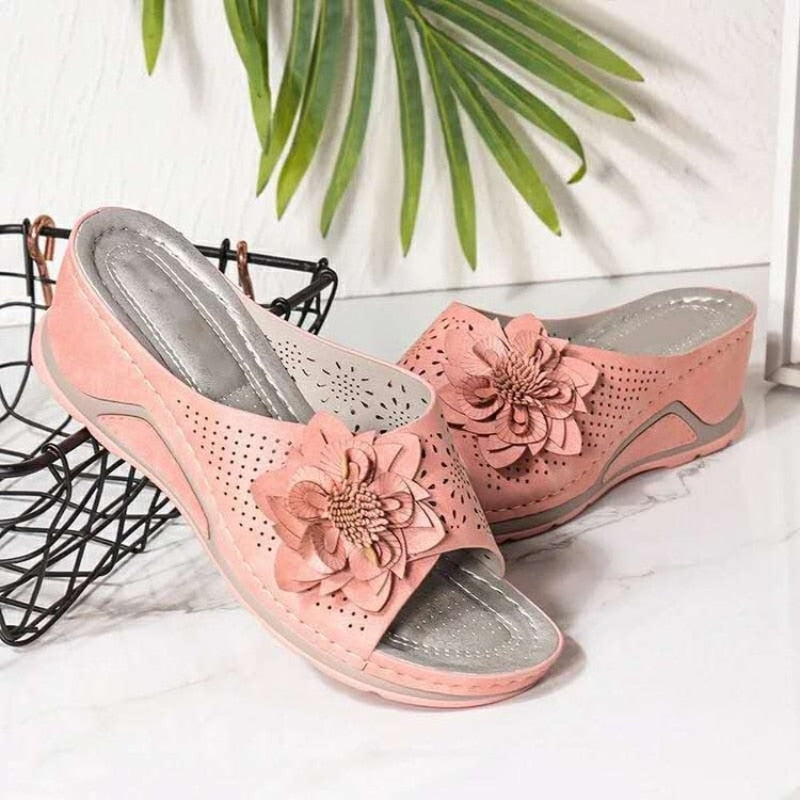 Blumengeflochtene Keilsandalen – atmungsaktiv – Übergröße