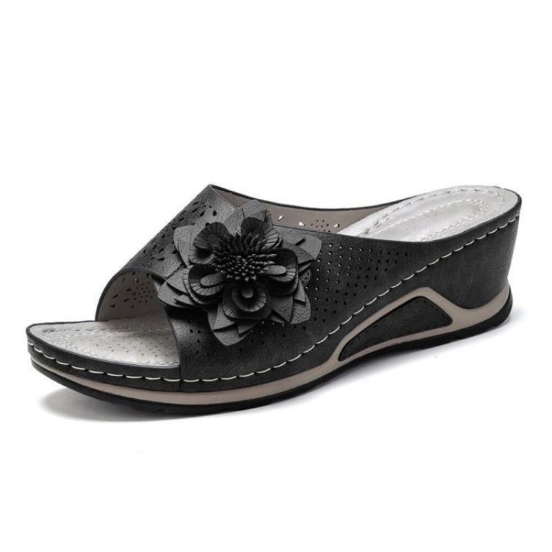 Blumengeflochtene Keilsandalen – atmungsaktiv – Übergröße