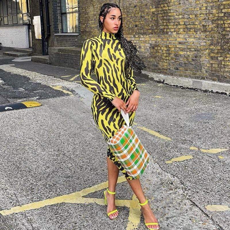 Langes, figurbetontes Strickkleid