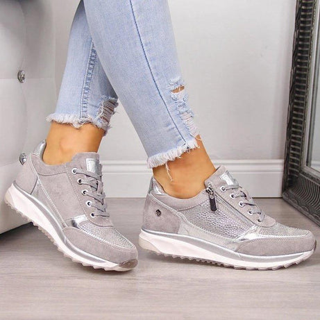 Chaussures orthopédiques décontractées pour femme.