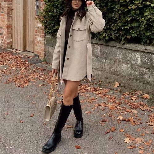 Schicke lange Jacke mit Gürtel